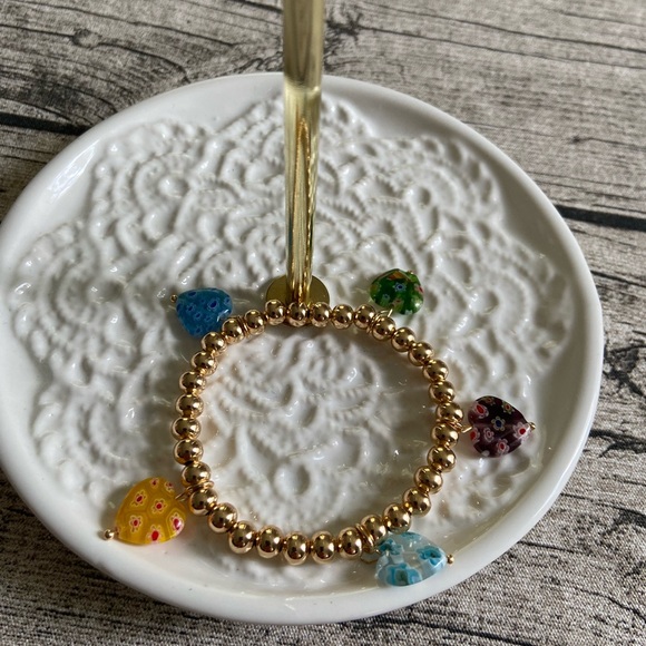 New in box. Stretchy beaded bracelet with 5 millefiori heart charms in colors - Picture 8 of 16